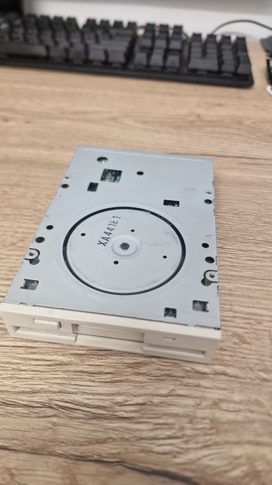 stara stacja dyskietek 3.5cala Samsung SFD-321B i 2 napędy DVD