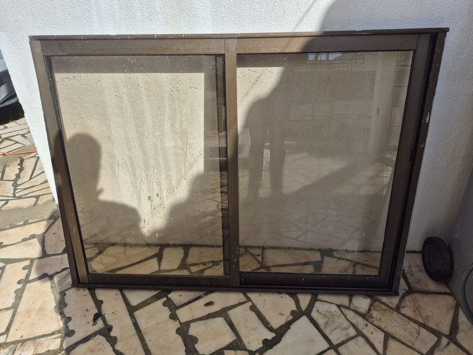 Janela em alumínio com aro 149x110