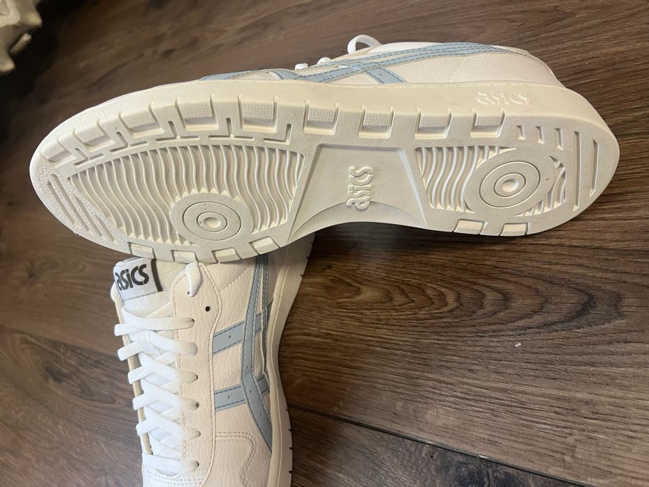 Продам кросівки Asics