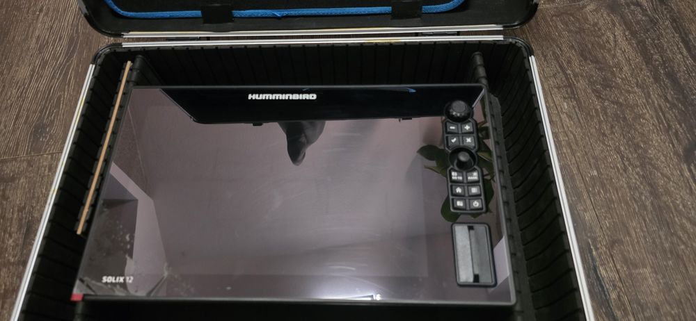 Humminbird solix 12 megalive echosonda