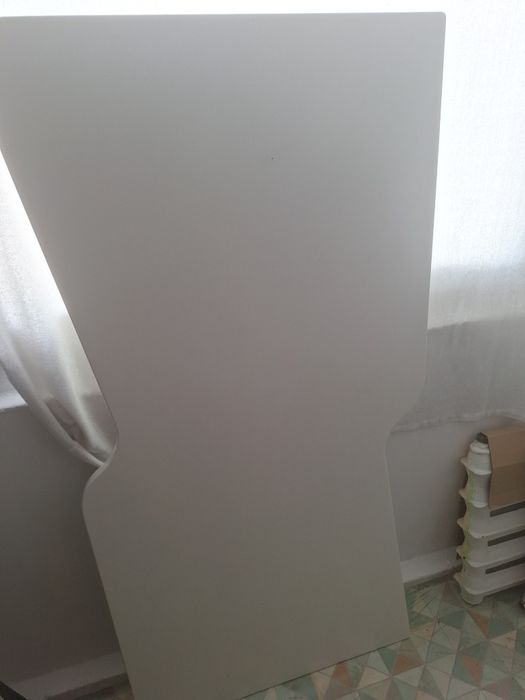 Stół Ikea biały na 4 nogach dokręcanych