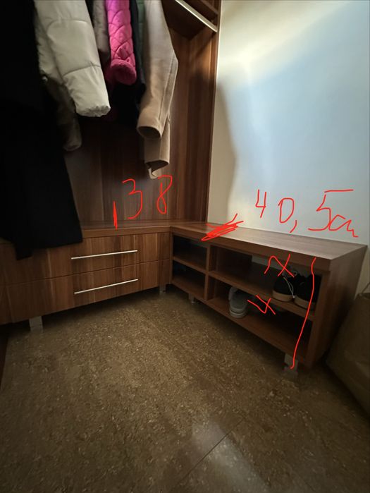 Szafa na kurtki garderobe.