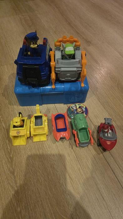 Zabawki Psi Patrol i gra Dobble