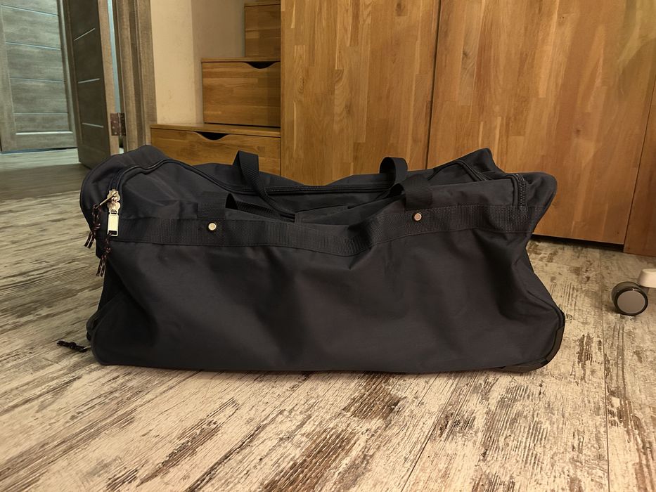 Дорожня сумка на колесах