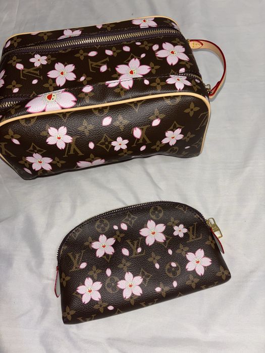 Косметички louis vuitton sakura