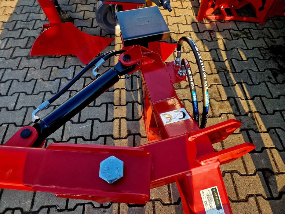 Świder ziemny z przesuwem hydraulicznym