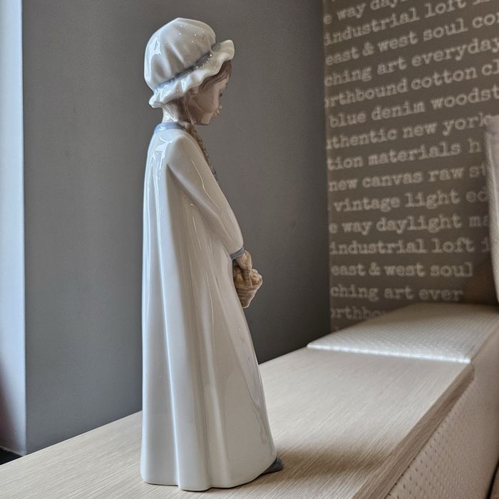 ЗНИЖКА 30% Стауэтка, фарфор, Zaphir lladro, Girl with Basket of Sweets