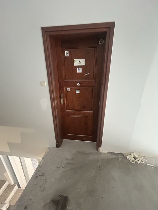 Drzwi drewniane z oscieznica