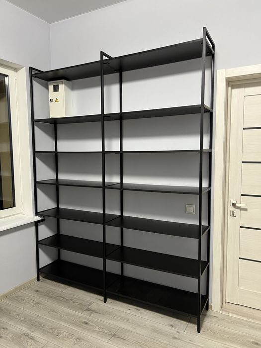 Стелажі високі в стилі лофт