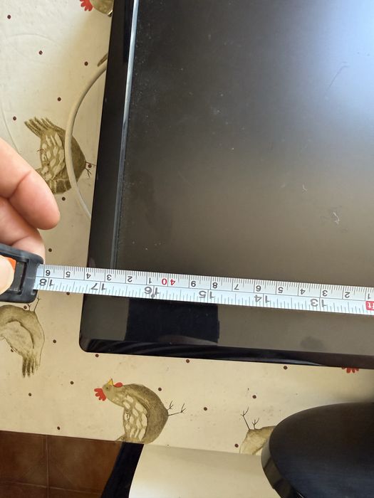Televisao LG de tamanho pequeno
