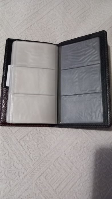 Візитниця для сбору візиток, кожана.Темно коричневого кольору.