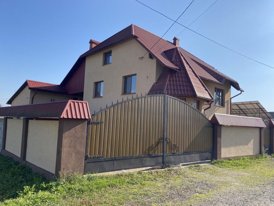 Продається будинок у с. Велятино
