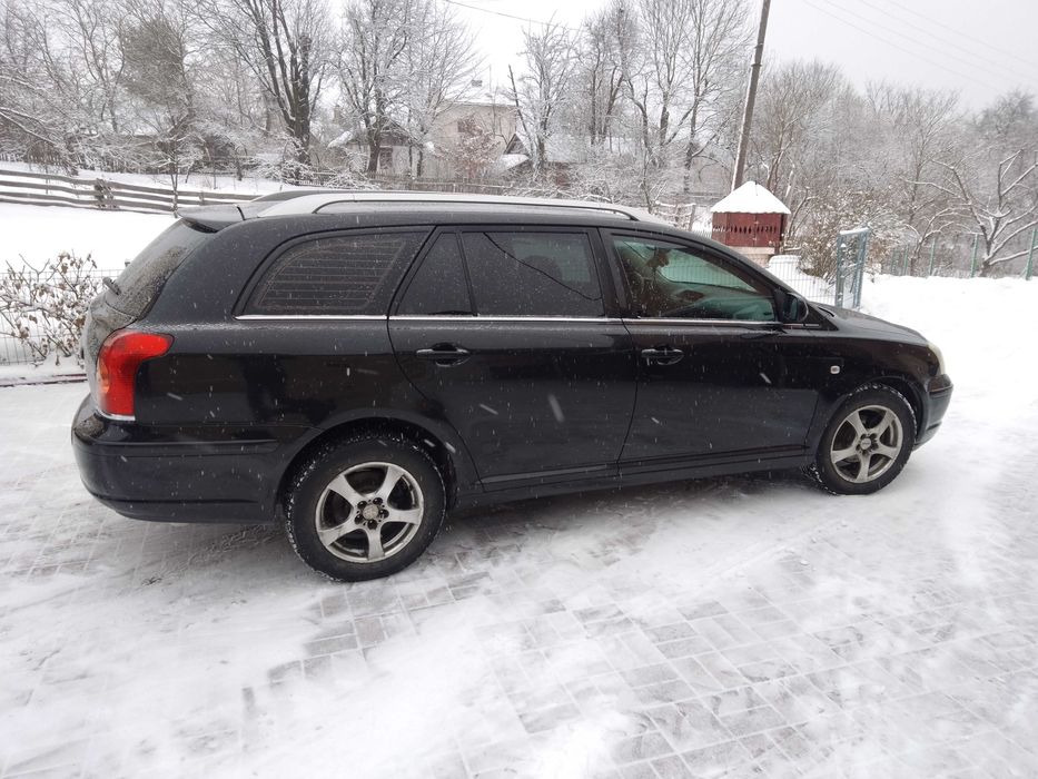 Тойота авенсіс 2005