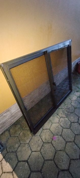 Vendo janelas em alumínio castanho
