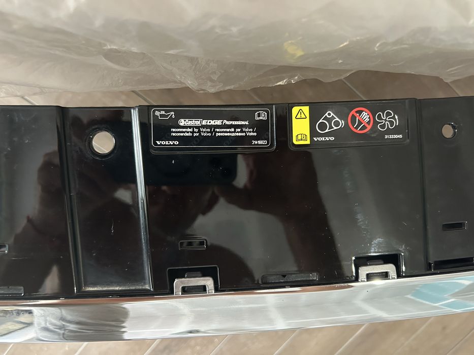 Решітка volvo xc60 2021 рік стан нової