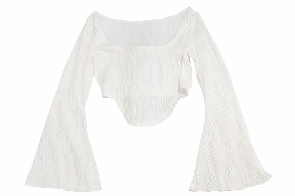 Класний топ — виглядає стильно, з відкритими плечима і клеш-рукавами