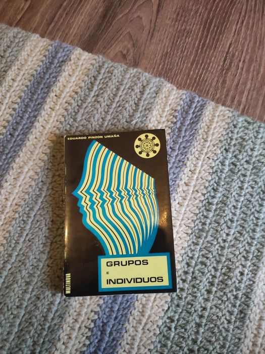 Grupos e Indivíduos - Eduardo Pinzon Umaña