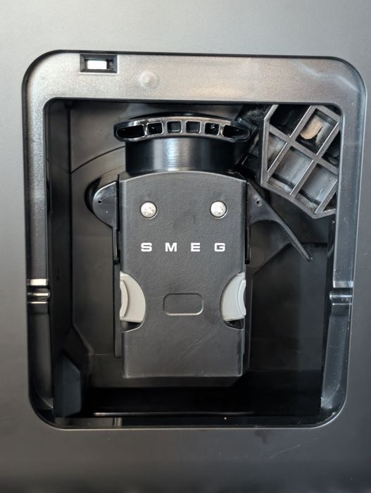 Máquina de Café SMEG Expresso Automática