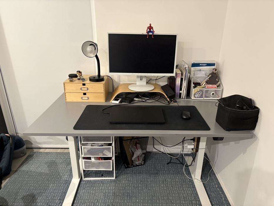 Secretária elevátória elétrica IKEA modelo RODULF