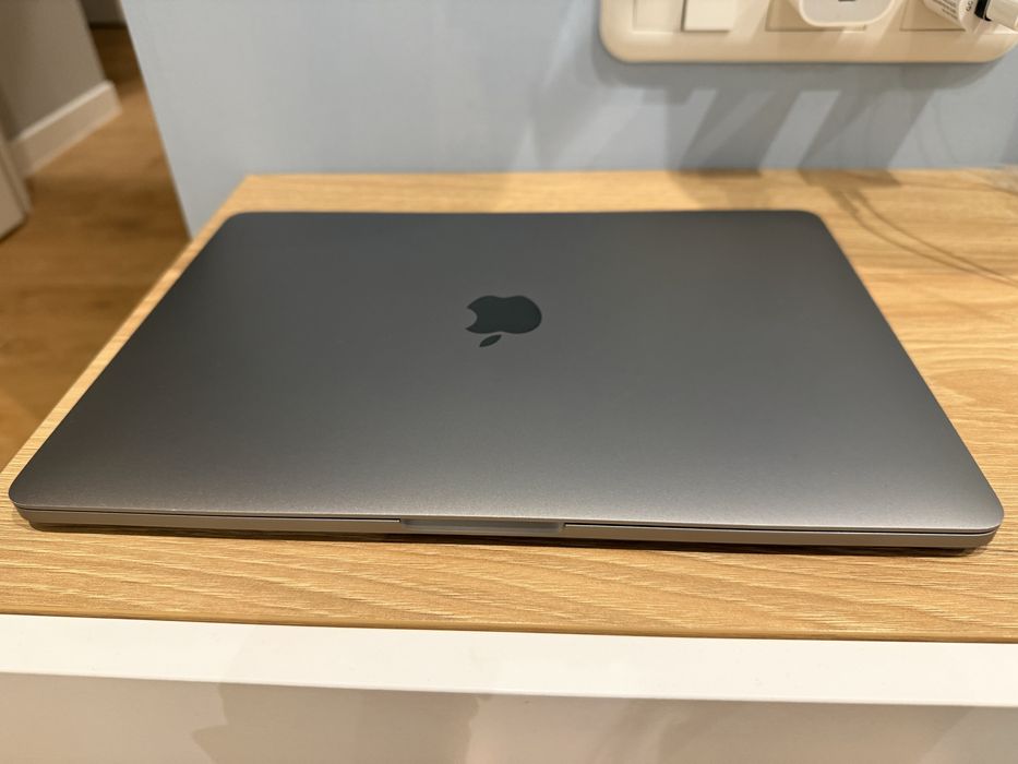 Macbook Pro M1, ідеальний стан. Є коробка. Лише Львів