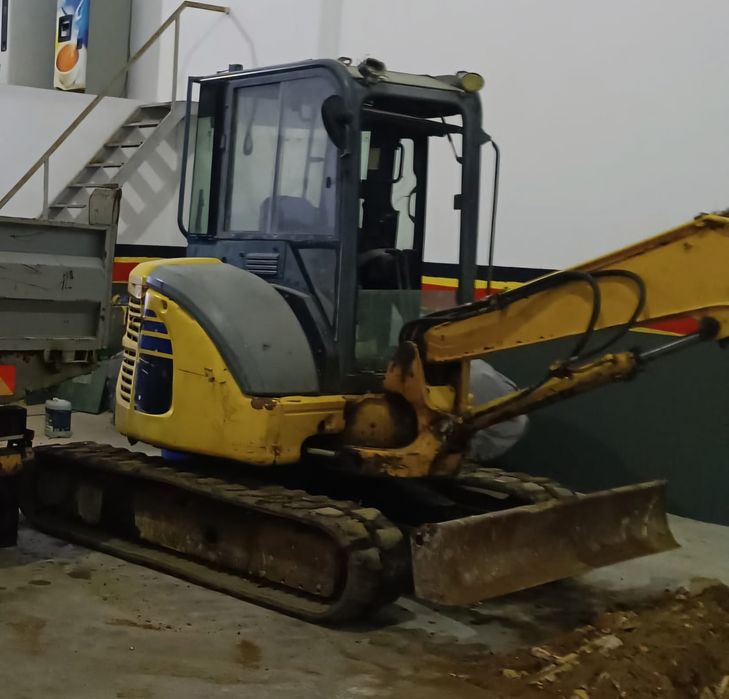 Máquina Giratória Komatsu PC 50MR