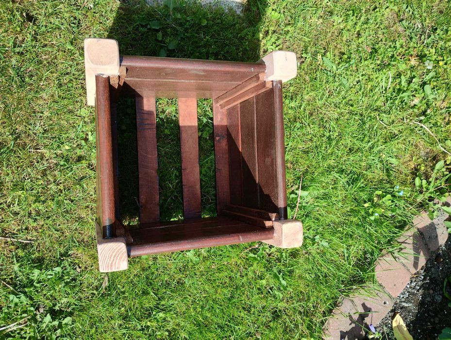 Donica ogrodowa drewniana ozdobna na wkład