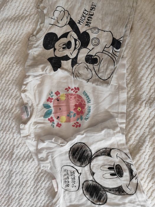 Zestaw bluzeczek dla niemowlaka, rozmiar 56.