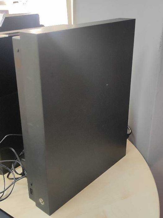 Ігрова консоль Microsoft Xbox One X 1Tb