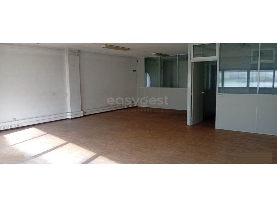 Escritório com 105 m2 no centro de Leiria, Centro Comercial D. Dinis