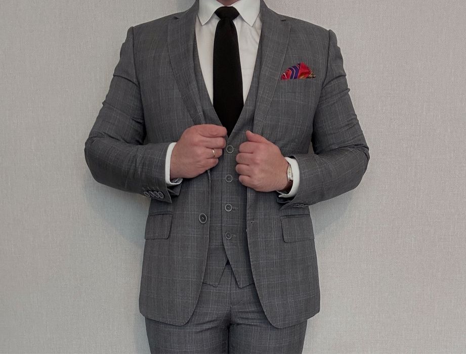Trzyczęściowy garnitur szary krata Próchnik 50H