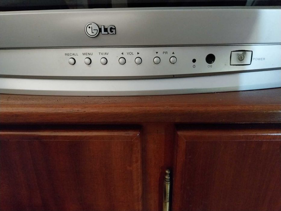 Old LG Television, Vintage, CB-21T40X, Fully Functional64286332942465122
