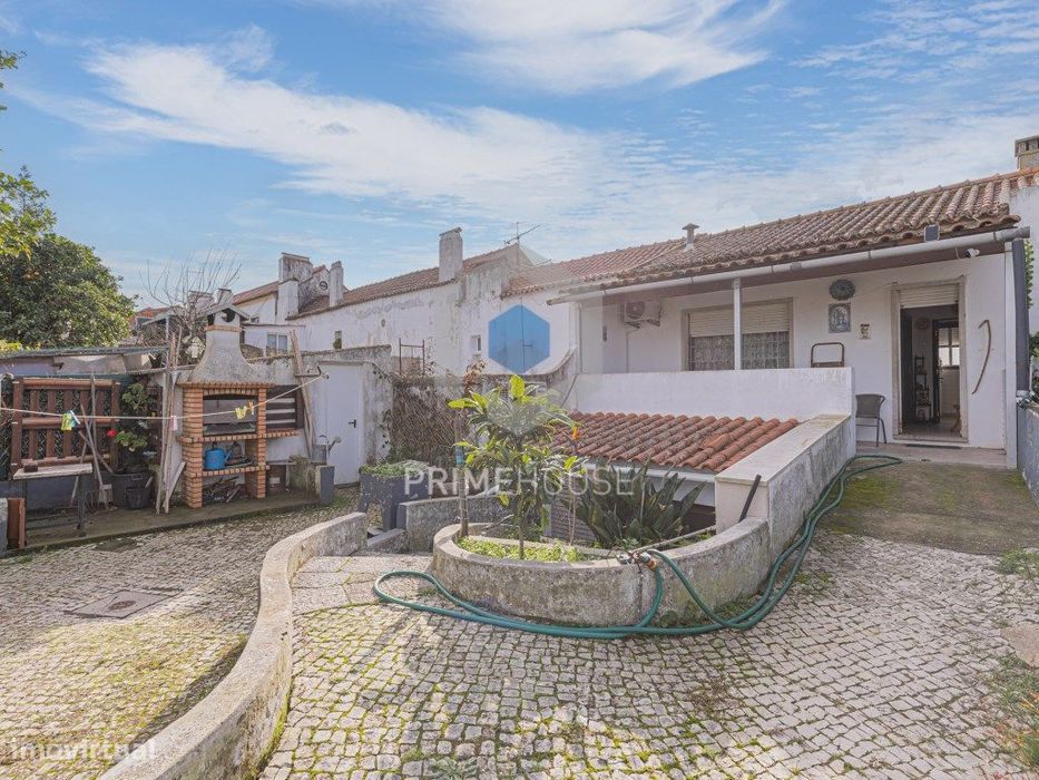 Prédio na Rua da Misericórdia - Centro de Azeitão