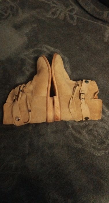 Botki, kozaczki beżowe, zamszowe, ocieplane rozm. 41