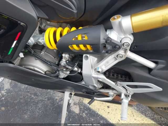 Ducati Panigale V2 2025