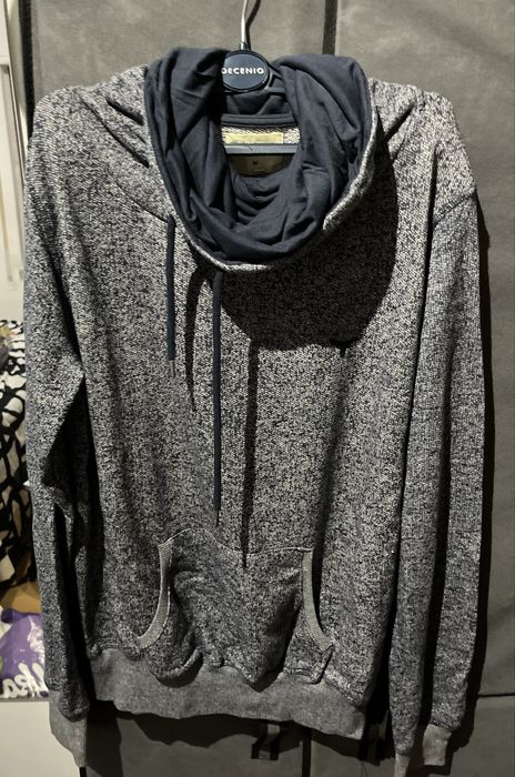 Sweat com gola comprida