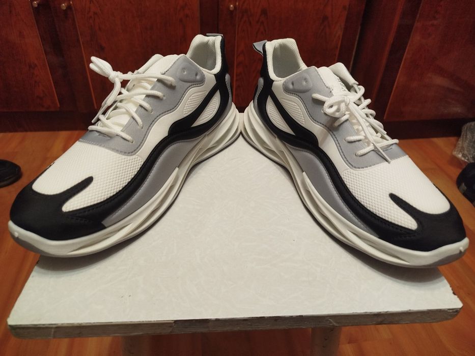 Кросівки чоловічі нові