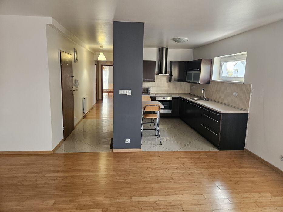 Sprzedam mieszkanie 3 pokojowe o powierzchni  82 m2. położone w Komornikach na ul. Storczykowej.