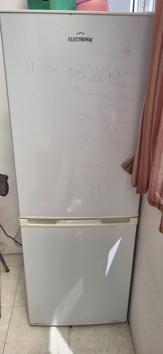 Dou frigorífico Electronia