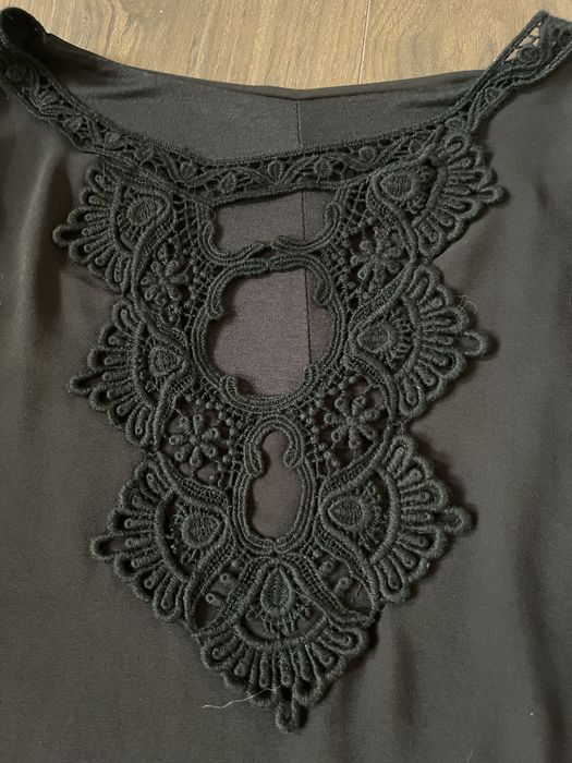 Elegancka bluzka czarna z haftem