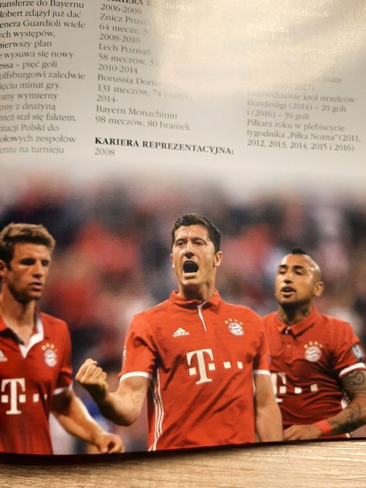 Książka Gwiazdy Piłki Nożnej.