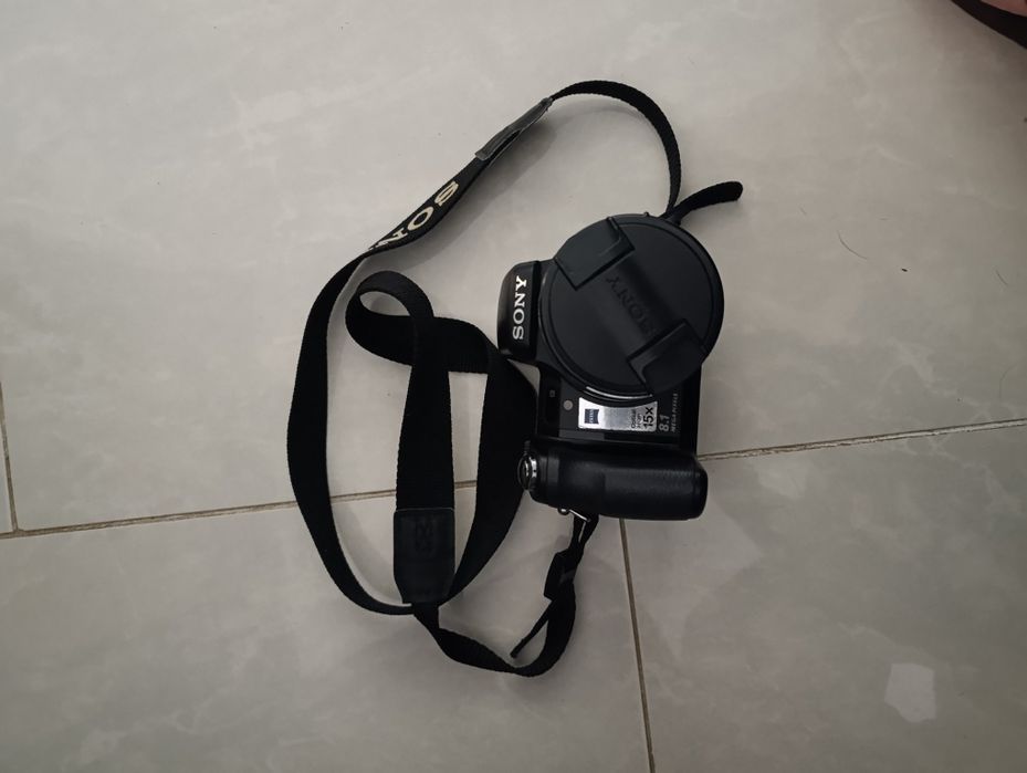Sony Cyber-shot DSC-H9