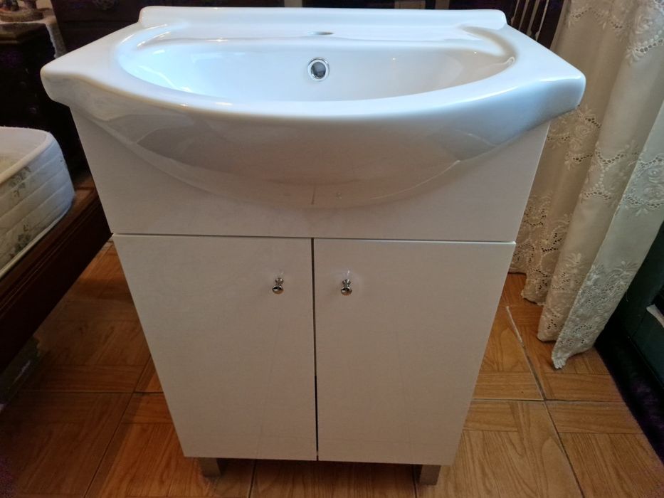 Vendo Lavatório Wc com Armário Novo