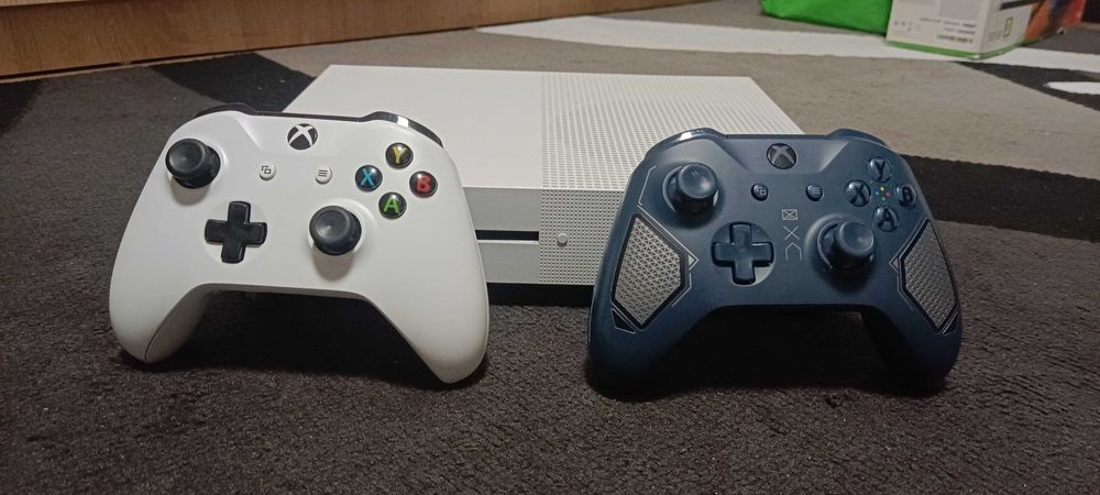 Okazja! Xbox One + 2 Pady (Patrol Tech) + 21 Gier (Wiedźmin 3, RDR2+)