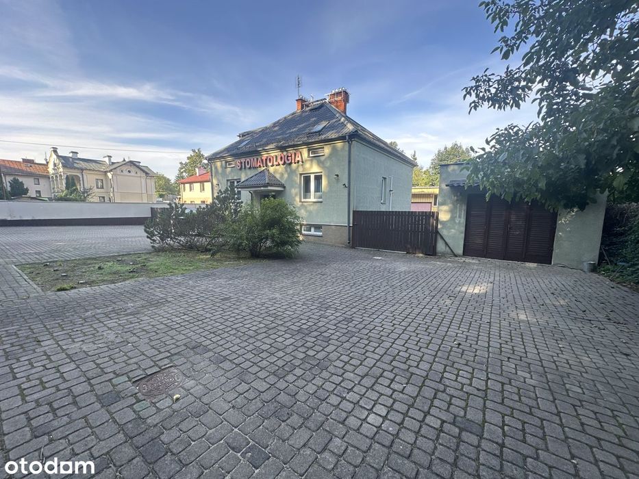 Dom z lokalami usługowymi