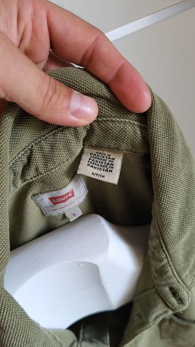 Vendo 2 peças de roupa Levis, Wrangler