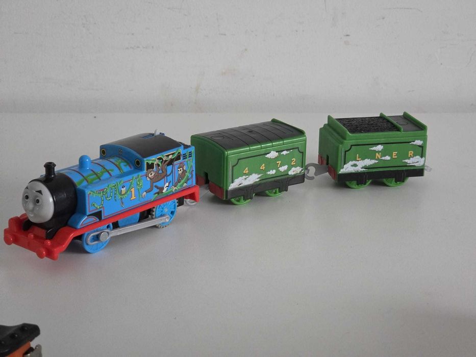 Tomek i Przyjaciele jeżdżąca lokomotywa z wagonikami