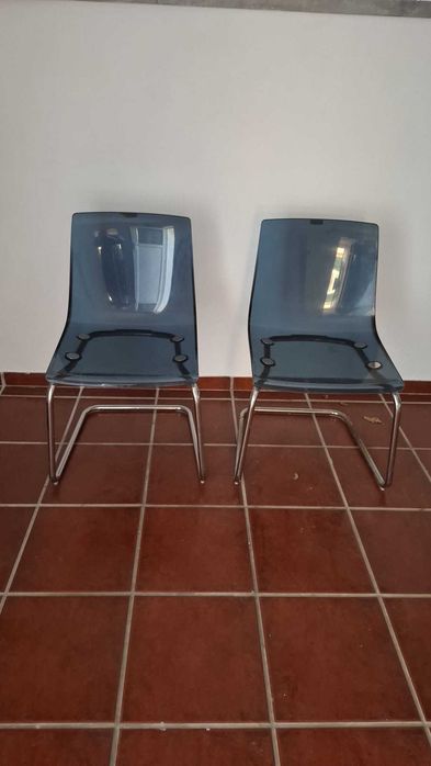 Varias cadeira para escritorio