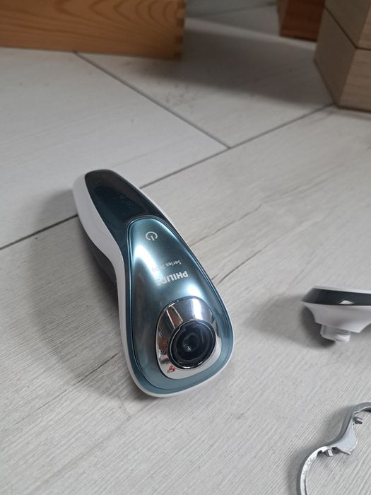 Sprzedam golarkę PHILIPS 7000 na części