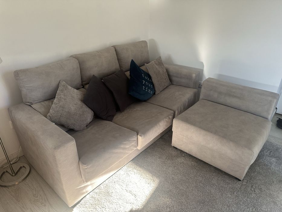 Sofa com 3 lugares e chaise longue separado - cinzento