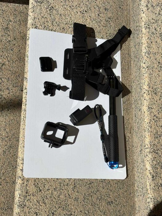 GoPro Hero 7 Black com vários acessórios